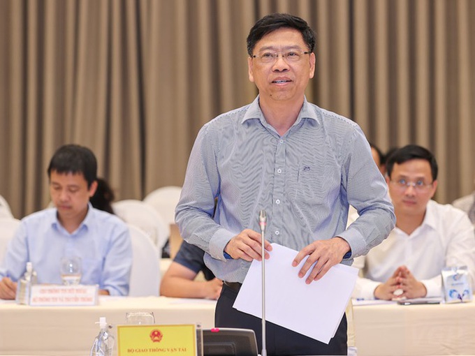Thứ trưởng Bộ GTVT hé lộ lý do xăng giảm nhưng giá cước vận tải chưa giảm