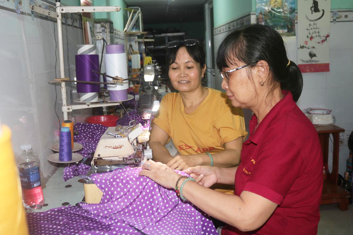 Giúp phụ nữ nghèo có cần câu cơm