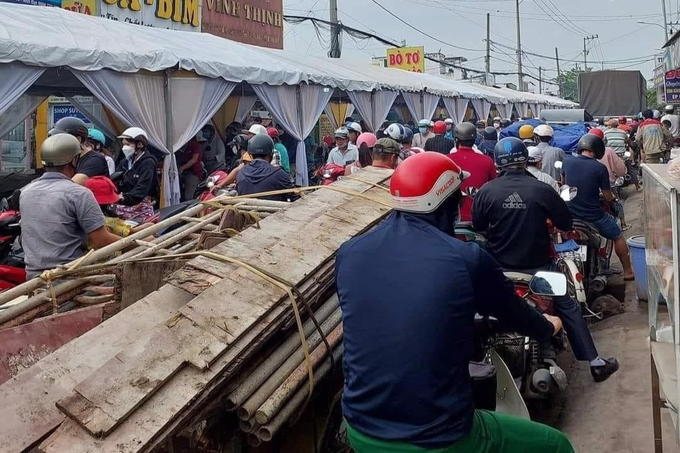 Dở khóc, dở cười chuyện đám cưới giữa đường, nhạc xập xình suốt đêm