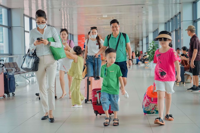 Bất ngờ với lượng khách bay qua Nội Bài những ngày đầu hè