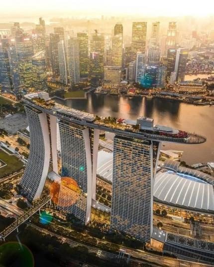Bể bơi 4 mùa trên cao