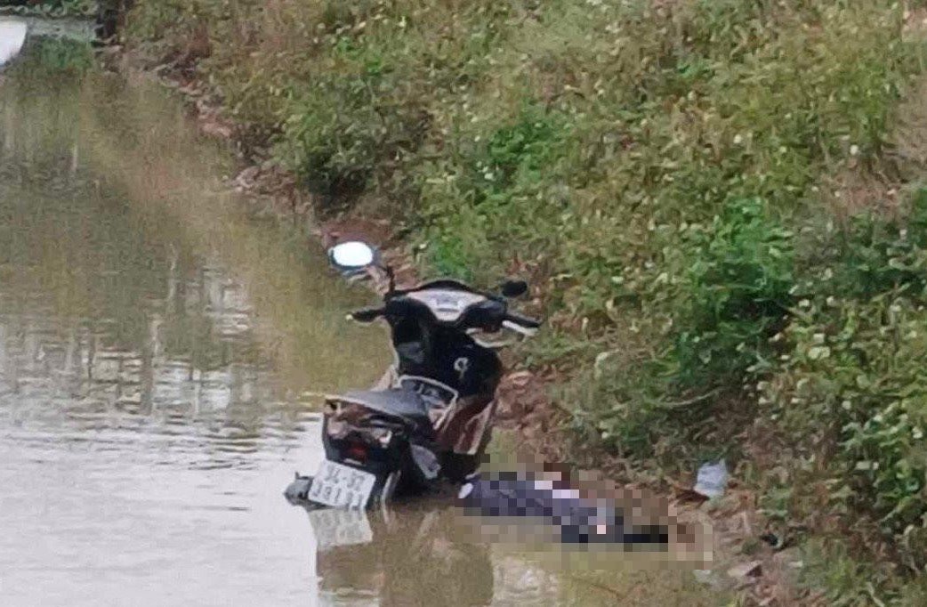 Hải Dương: Phát hiện người đàn ông tử vong dưới mương nước