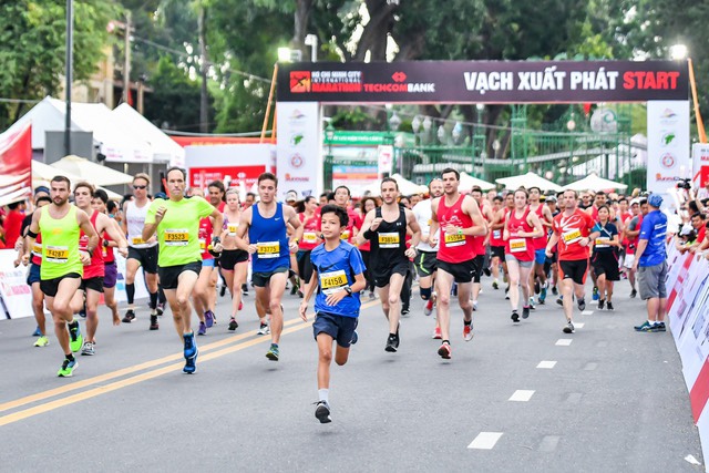  Chạy bộ: Sự lan tỏa tích cực về sức khỏe và tinh thần ' Vượt trội hơn mỗi ngày'